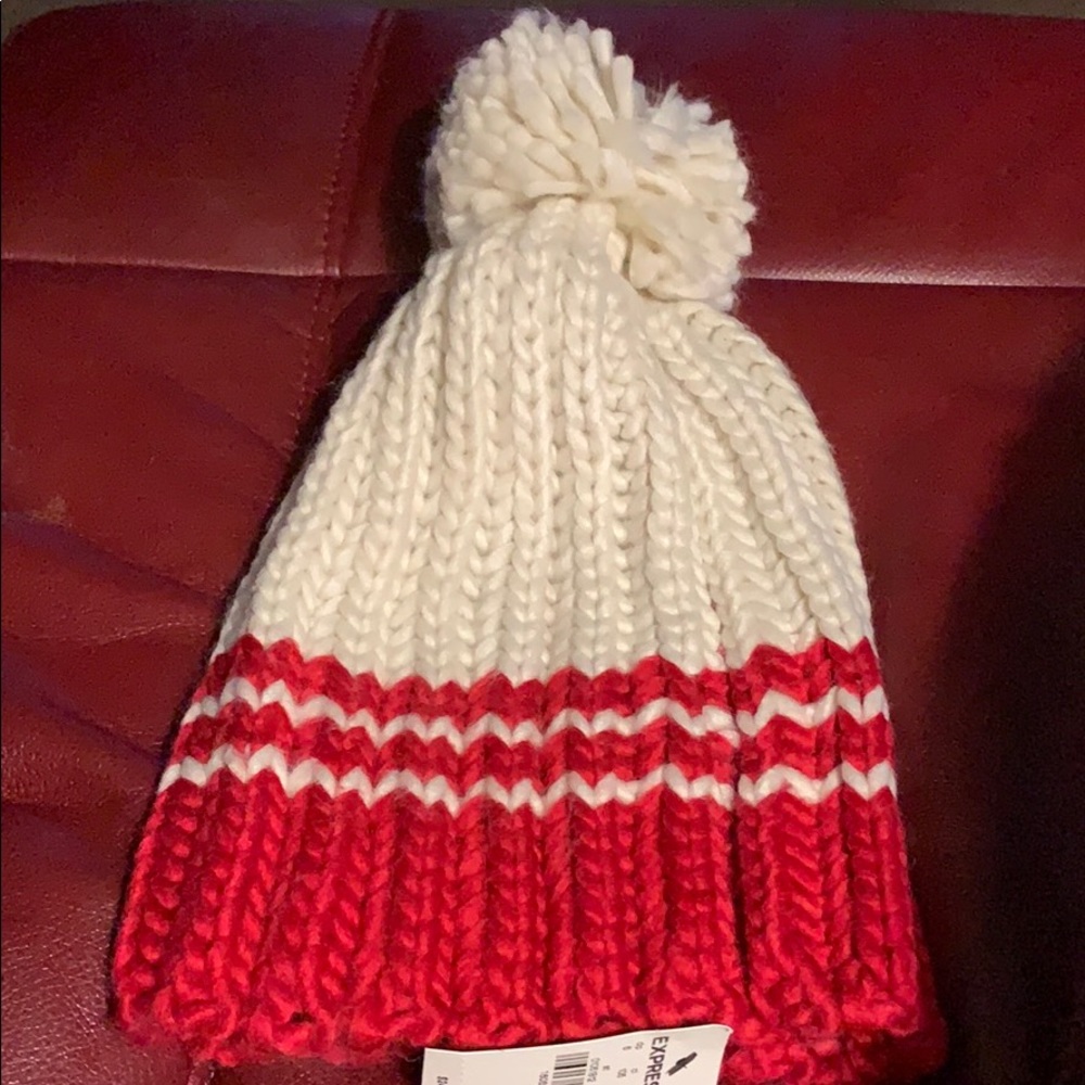 HAT W/POM POM GIRL/BOY K-12 CREAM W/RED AT BOTTOM!